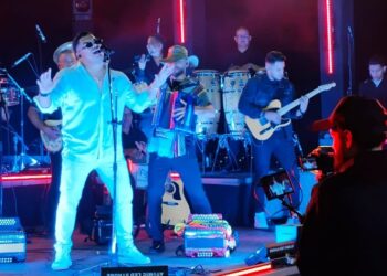 Ayombe cierra el 2025 por todo lo alto con su cóver "Homenaje a Carlos Vives" (+Fotos)