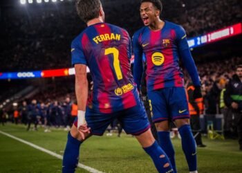 El Barcelona se gusta y defiende el liderato en la primera gran noche del nuevo Camp Nou