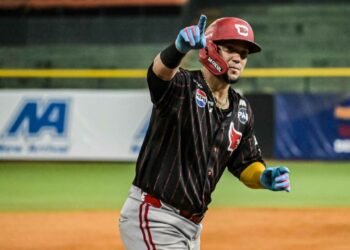 Cardenales consumó la barrida a Caribes en una fiesta de batazos