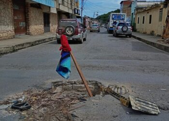 Vecinos de la calle Perú de Carúpano piden atención para el asfaltado