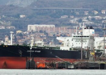 Venezuela anuncia zarpe de un buque de Chevron con crudo en medio de tensiones con EE.UU.