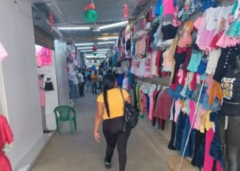 Comerciantes de Barcelona están a la expectativa de que se eleven las ventas decembrinas (+Fotos)