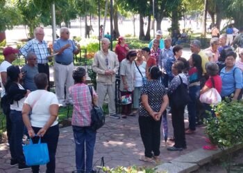 Realizan foro sindical en Barcelona para reiterar la solicitud de un bono navideño de $400