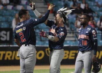A punta de batazos Caribes barrió a Bravos y se acerca al Round Robin