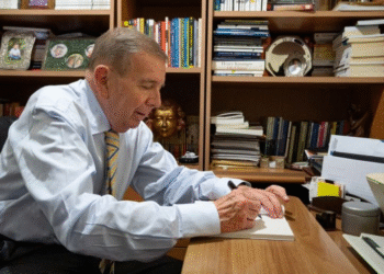 Edmundo González Urrutia lamenta una Navidad con "mesas vacías" en Venezuela