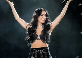 Lali, la diva argentina del pop, estrena un documental sobre su transformación artística
