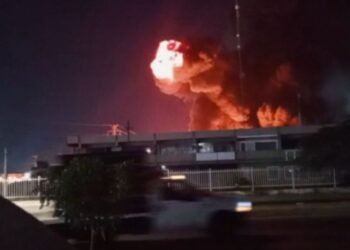 Planta química incendiada en Venezuela niega haber sido blanco de ataque de Trump