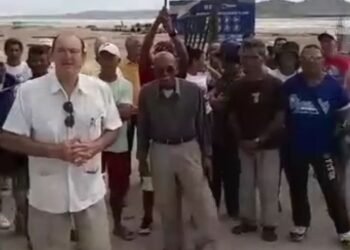 Jubilados de las salinas de Araya tomaron portón de la Unidad I de la empresa