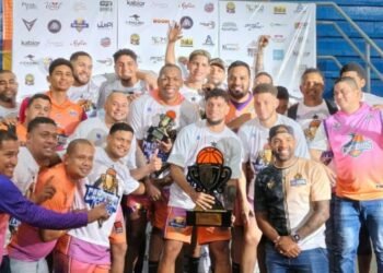 Costeros fue el primer campeón del torneo de baloncesto La Copa