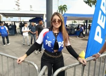 Marie Ferro, una periodista que descubrió su gran amor por el fútbol desde su niñez (+Fotos)