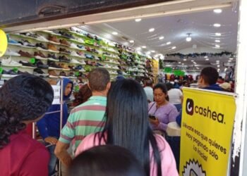 Bulevar 5 de Julio de Barcelona luce concurrido en la víspera de la Navidad (+Fotos)