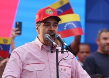 Maduro pide estar preparados para "enfrentar" a EE.UU. si "hiciera falta"