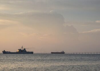 EE.UU. intercepta un petrolero con bandera panameña cerca de Venezuela, según medios