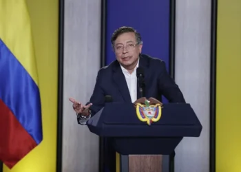 Petro rechaza el paro armado del ELN y pide a los colombianos pasar la Navidad sin miedo