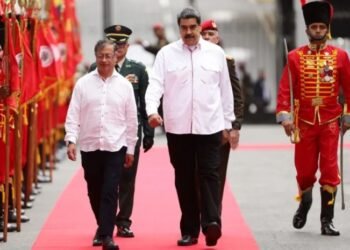 Petro llama "dictador" a Maduro pero dice que no es narcotraficante como afirma EE.UU.