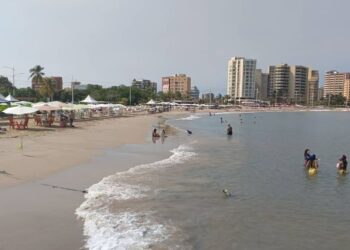 En playa Lido de Lechería están a la expectativa de que se eleve la afluencia de bañistas en Año Nuevo (+Fotos)