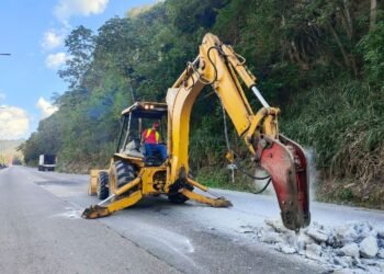 Esperan que reparación de colector solucione contaminación en el centro de Carúpano