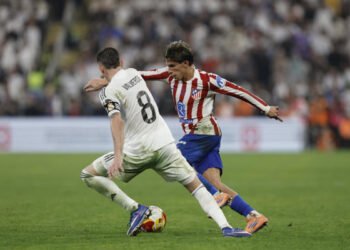 1-2 el Madrid se lleva un derbi en el alambre y se cita con el Barça en la final