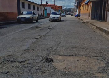 Sucre | En la calle Perú de Carúpano piden arreglar la vialidad