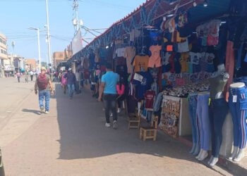 Comercios de Barcelona retomaron sus labores con normalidad 