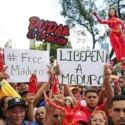 Jóvenes chavistas marchan en Venezuela para pedir la liberación de Maduro y Cilia Flores