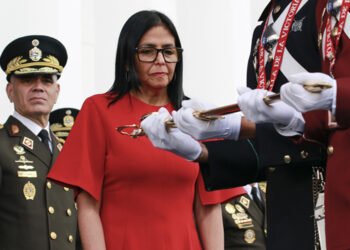 La Fuerza Armada reconoció a Delcy Rodríguez como su comandante en jefe