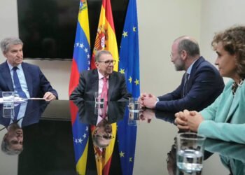 Los conservadores españoles y europeos se reúnen con González y piden el fin del chavismo