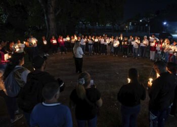 Familias de presos políticos en Venezuela pasaron tercera noche en espera de excarcelaciones