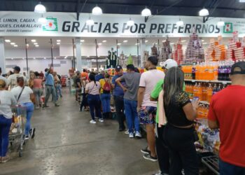En la zona metropolitana de Anzoátegui salieron a abastecerse de alimentos y gasolina tras conocerse la agresión contra Venezuela 