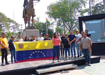 Jóvenes de Barcelona participaron en una tribuna para rechazar las acciones de EEUU