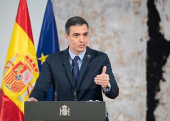 Sánchez expresó a Delcy Rodríguez y a Edmundo González su apoyo a una transición pacífica