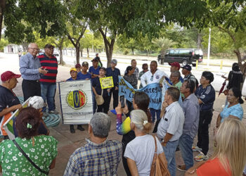 Representantes sindicales lideraron asamblea en Barcelona para exigir mejores salarios