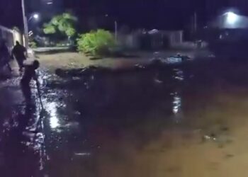 Fuertes lluvias causan anegación de viviendas y daños a la vialidad en la población de Macuro