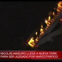 Maduro desciende esposado del avión militar tras aterrizar en Nueva York