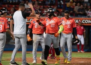 Águilas remontó para vencer a Cardenales en un duelo de aves de la LVBP