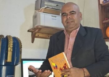 Analista cree que cambios en materia energética deben acompañarse de una transición política