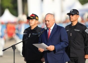 Diosdado Cabello y Vladimir Padrino declaran lealtad a Delcy Rodríguez