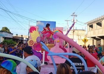Calles de Carúpano se llenaron para presenciar el paso de la primera caravana oficial del Carnaval 2026