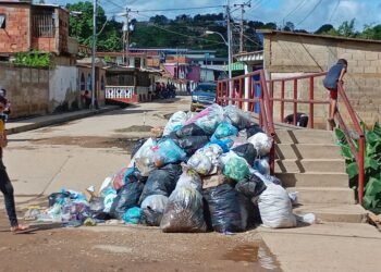 Voz Comunitaria | Vecinos de la cuarta de Charallave en Sucre reportan problemas en la comunidad (+Fotos)