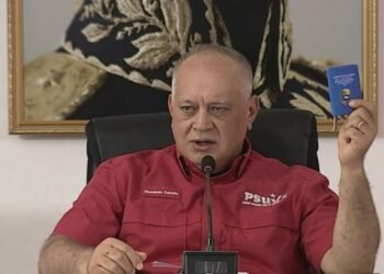 Cabello: Eventual reapertura de embajadas con EEUU busca proteger a Maduro