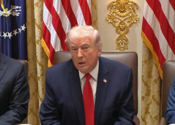 Trump anuncia que se abrirán las conexiones comerciales aéreas con Venezuela