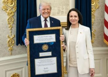 Trump dice que María Corina Machado le "obsequió" su Premio Nobel de la Paz