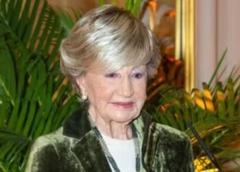 Muere la estilista francesa y musa de modistos Jacqueline de Ribes a los 96 años