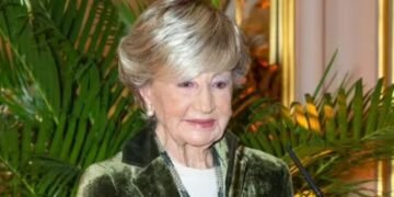 Muere la estilista francesa y musa de modistos Jacqueline de Ribes a los 96 años