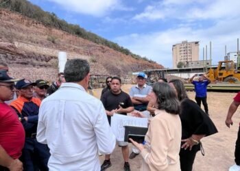 Vecinos de residencias Los Santos de Barcelona están en conversaciones para solucionar daños en la infraestructura