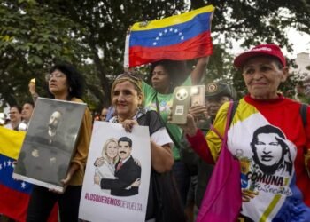 Chavistas marchan en Caracas en homenaje a José Martí y por la libertad de Nicolás Maduro