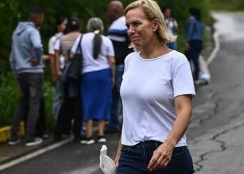 Hija de González Urrutia denuncia "extorsiones" para obligar a su padre a abandonar lucha