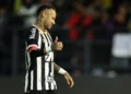 Neymar renueva su contrato con el Santos hasta diciembre de 2026