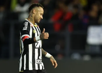 Neymar renueva su contrato con el Santos hasta diciembre de 2026