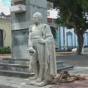 Trasladaron estatua de José Francisco Bermúdez a la plaza céntrica de Carúpano